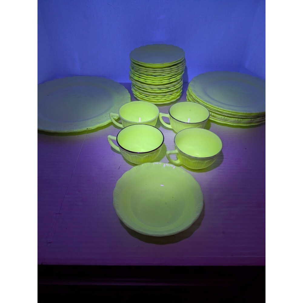 Vintage Macbeth Evans Chinex Classic Ivory Uranium Glass 35 Pieces